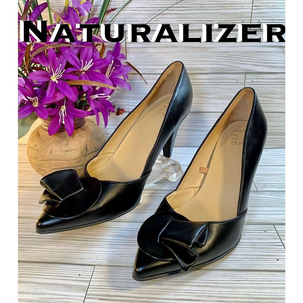 Naturalizer Molly Pointed Toe Cone Pumps w/ Asymmetrical Bow in Black S: 8.5M